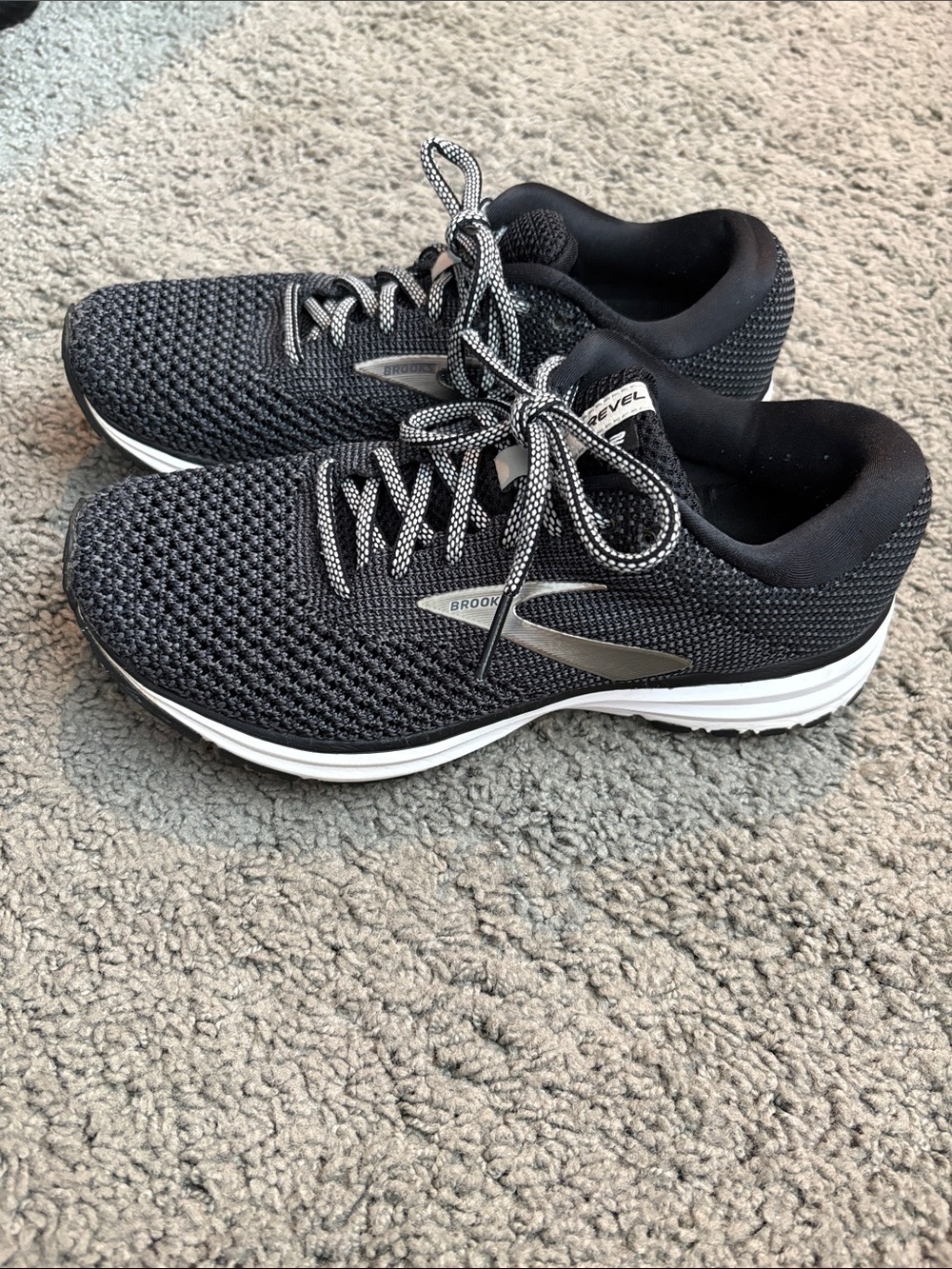 Brooks Revel 2 WoMen's Black white silver Knit Running Sneakers Shoes